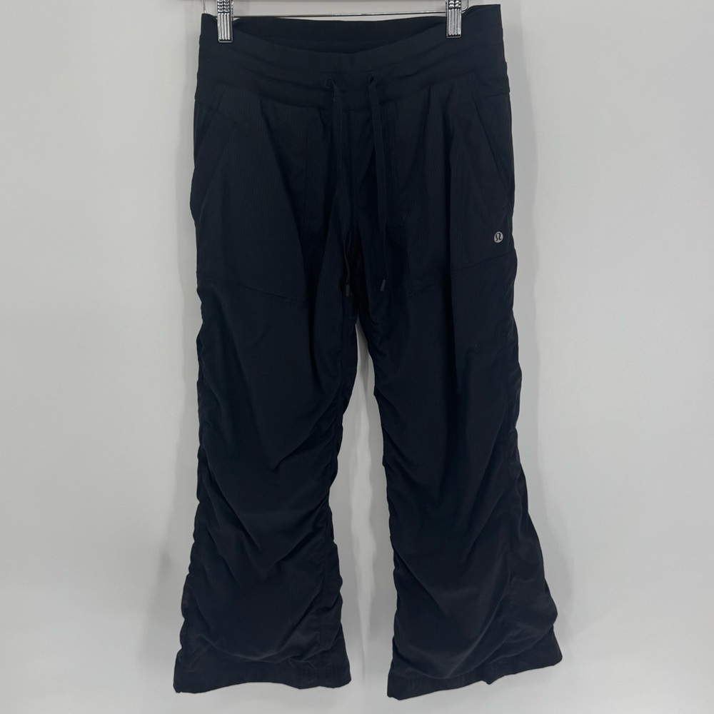 Lululemon Black Subtle-Stripe Dance Studio / Studio Crop — Size 6